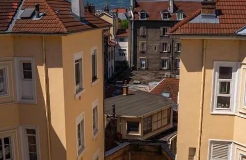 Quartier Hyper-Centre Apartment | Explore L'étoile Grenobloise in the Heart of Grenoble