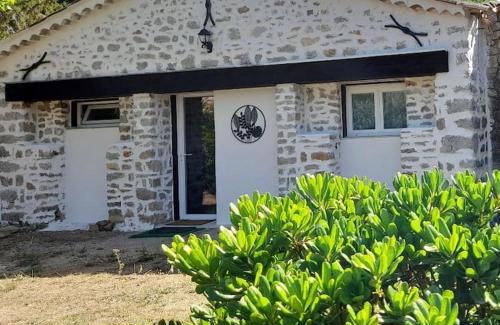 Lorgues House | Relaxing Countryside Retreat with Pool Amenities