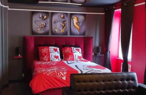 Saint-Pierre-de-Plesguen Apartment | Indulge in Relaxation at L'évasion Plaisir Privé SPA