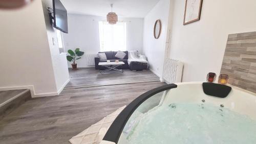 Joigny House | Tranquil Spa Retreat with Garden in Central Location