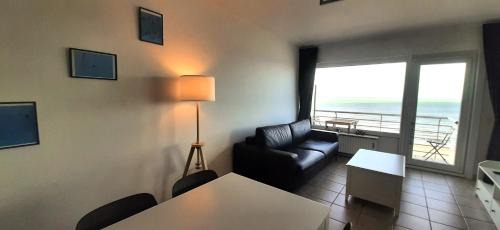 Ostend City Centre Apartment | Oceanfront Bliss at L'Ôô: Family-Friendly 4-Star Retreat