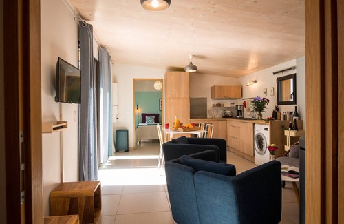 Payzac House | Guest Rated 10/10: L'ôlive Gîte with Pool and Kitchen