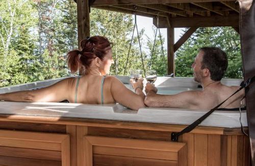 Petite-Riviere-Saint-Francois Ski Chalet | Indulge at L'Audacieux - Spa Retreat by the River