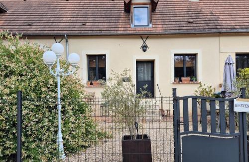 Sainte-Genevieve-les-Gasny Apartment | Discover Family-Friendly Comfort at L'Abaca 25