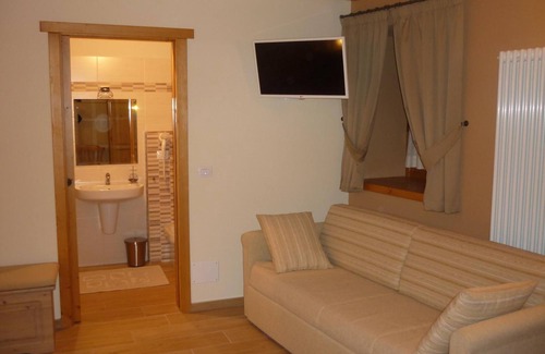 Pietraporzio House | Discover L'Abrì Affittacamere: Rated 9/10, Family-Friendly Stay