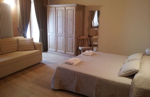 Pietraporzio House | Discover L'Abrì Affittacamere: Rated 9/10, Family-Friendly Stay