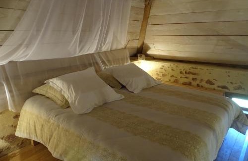 Le Donjon Bed & Breakfast | Guest Rated 9.6/10 at L'Abrejou: Family-Friendly Retreat