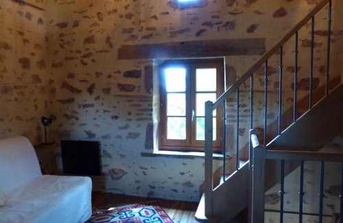 Le Donjon Bed & Breakfast | Guest Rated 9.6/10 at L'Abrejou: Family-Friendly Retreat