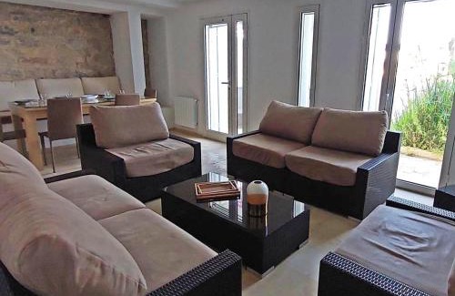 Amilcar Apartment | Elegant L'Abri Côtier: 3-Bedroom Retreat in Carthage