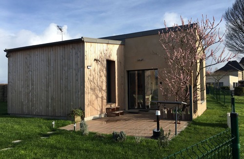 La Fresnais House | Cozy L'abri Côtier: Garden Retreat near Mont-Saint-Michel