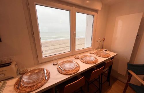 Fort-Mahon-Plage Apartment | Oceanfront L’Abri Cotier - Guest Rated 9.3, Family Friendly