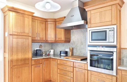 Barneville-Carteret Apartment | Tranquil L'Abri du Repos with Ocean View & Spa Amenities
