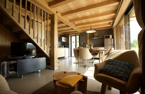 Charchilla Ski Chalet | Tranquil Eco Cabin Near Lakes and Nature - Family Friendly