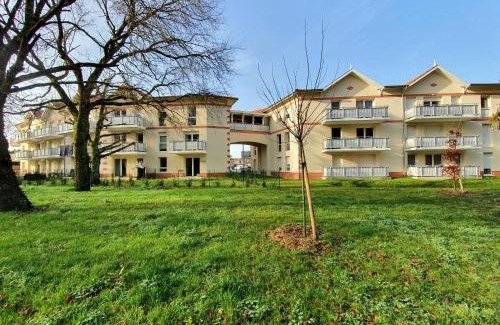 Audenge Apartment | Oceanfront Relaxation at L'accalmie Audenge - 8.5/10 Rating