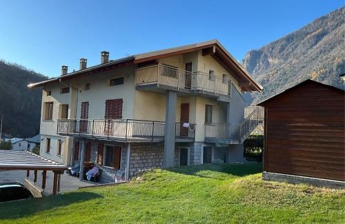 Piuro House | Family-Friendly L'Acero Rosso: Guest Rated 9.8/10