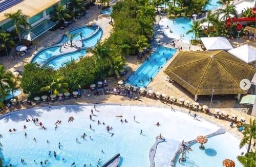 Caldas Novas Apartment | Experience L'acqua DiRoma III with Oceanfront Pool Access