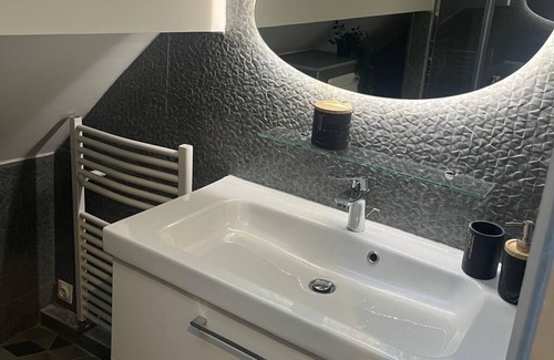 Noisy-le-Sec Apartment | Pet-Friendly Retreat at L'agréable with Family Amenities