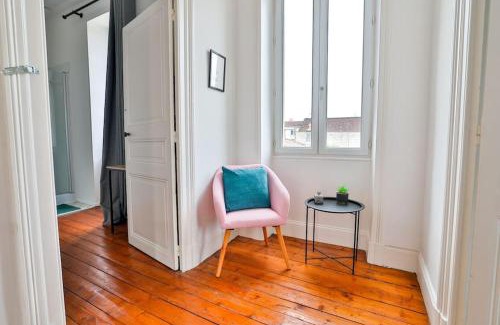 Cognac Apartment | Family-Friendly Retreat at L'Aile Droite #3 with AC