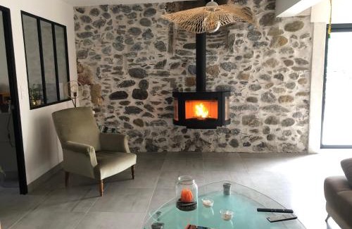 Accous Bed & Breakfast | Discover L 'Air d'Aspe: Oceanfront Oasis with Pool & Spa