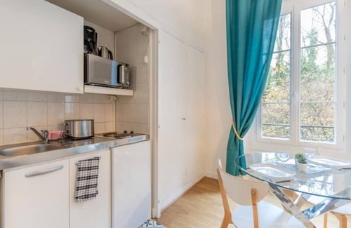 Aix-les-Bains City Center Apartment | Experience L'aix'capade Enchantée with Pool and Breakfast