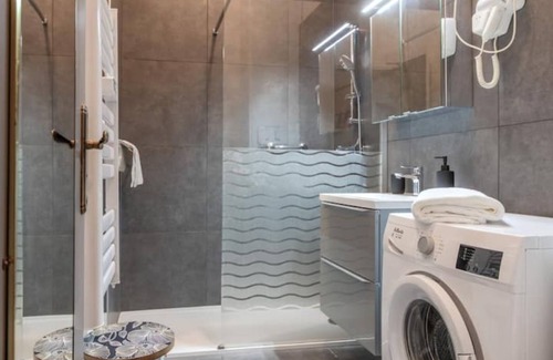 Aix-les-Bains City Center Apartment | Experience L'aix'capade Enchantée with Pool and Breakfast