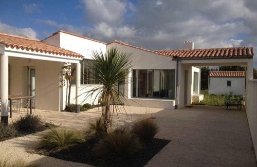 Ile-d'Aix Villa | Discover L Aixcale: Family-Friendly Comfort Awaits You