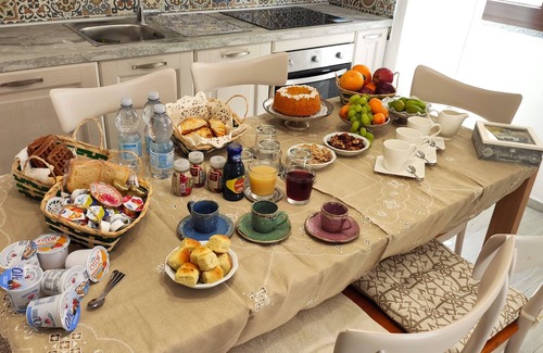 La Maddalena Bed & Breakfast | Exceptional L'Ajaccio B&B: Family-Friendly with Breakfast