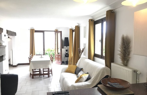 Denneville House | Beautiful Oceanfront Gîte L'Albatros: Perfect for Families