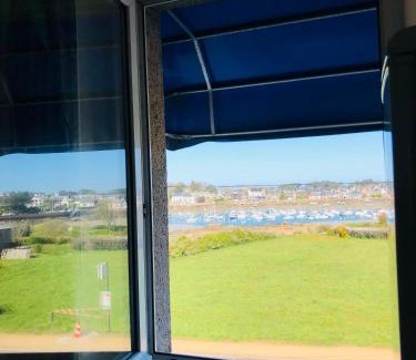 Perros-Guirec Hotel | Discover L'Albatros: Oceanfront Bliss with Delightful Amenities
