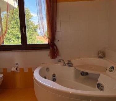 Fiano Romano Bed & Breakfast | Discover L'albero Del Pepe: Family-Friendly Retreat with Hot Tub