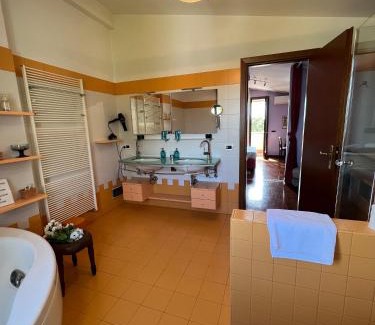 Fiano Romano Bed & Breakfast | Discover L'albero Del Pepe: Family-Friendly Retreat with Hot Tub