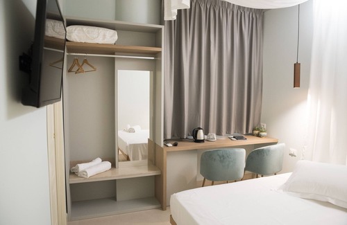 Porto Empedocle Bed & Breakfast | Budget-Friendly Stay at L'Albero with Family Amenities
