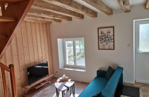 Rochefort-sur-Nenon House | Pet-Friendly Escape at L'Alcôve des Falaises - Rated 9.1