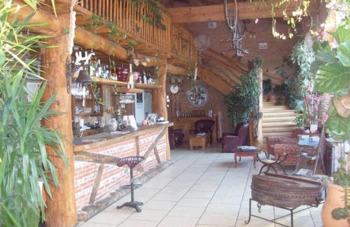 Villemur-sur-Tarn Hotel | Discover L'Alcove Hotel Restaurant: Pet-Friendly Retreat
