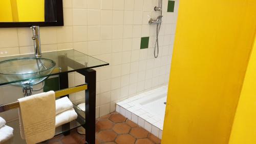 Villemur-sur-Tarn Hotel | Discover L'Alcove Hotel Restaurant: Pet-Friendly Retreat