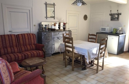 Leynes House | Discover L' Allée des Pommiers: Family and Pet Friendly Retreat