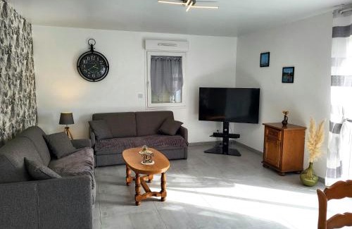 Creances House | Cozy L'Aloé: Oceanfront Home with Family-Friendly Vibes