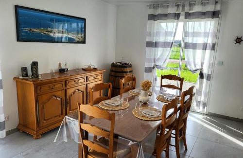 Creances House | Cozy L'Aloé: Oceanfront Home with Family-Friendly Vibes