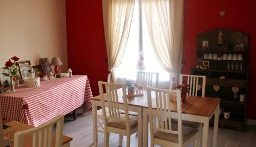 Saint-Pierre-des-Corps Bed & Breakfast | Discover L'Alsacienne: Family-Friendly with Top Dining