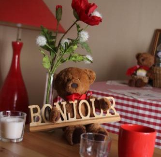 Saint-Pierre-des-Corps Bed & Breakfast | Discover L'Alsacienne: Family-Friendly with Top Dining