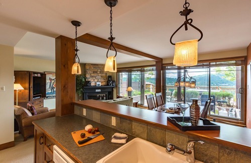 Mont-Tremblant Condo | Discover L'Altitude - RVMT: Spa, Breakfast & Hot Tub Awaits!
