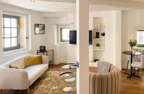 Old Lyon Apartment | Relaxing L'Amanté Spa with Hot Tub in Vieux Lyon