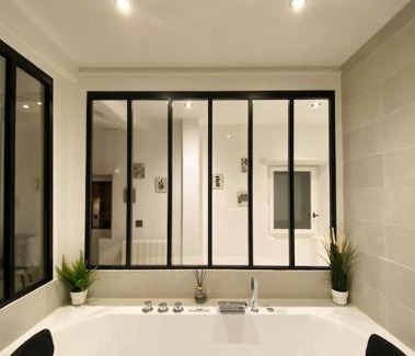 Old Lyon Apartment | Relaxing L'Amanté Spa with Hot Tub in Vieux Lyon