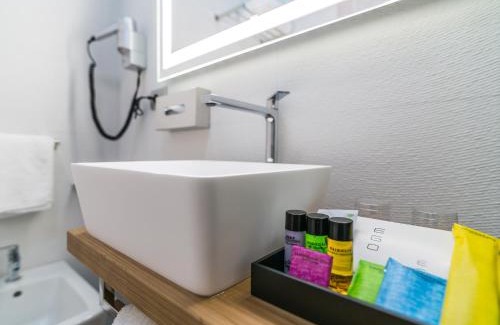 Marina District Hotel | Elegant L'Ambasciata Hotel with Pet-Friendly Amenities