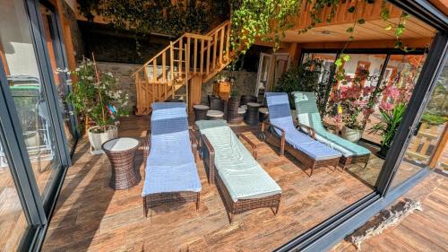 Dorenaz House | Unwind at L Ame et Son du Coeur with Ocean View & Pool