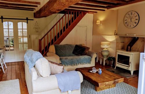 Cromac House | Discover L'Amelia: Pet Friendly Hotel with Ocean Views