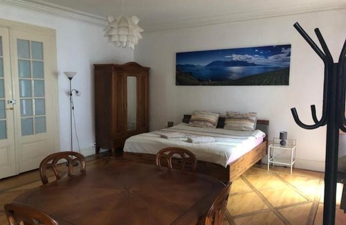 Orbe House | Discover L'AMI DE PASSAGE: Guest-Rated 9/10 with Kitchen