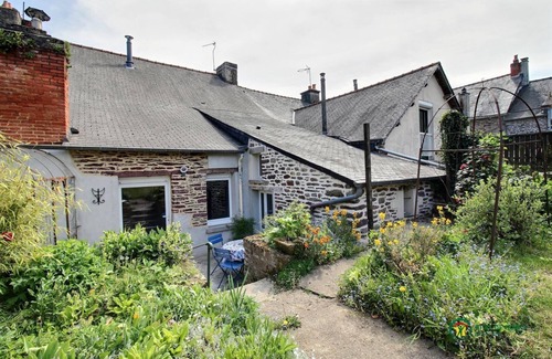 Mauron House | Family-Friendly Stay at L'Ancien Bistrot in Mauron