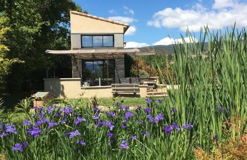 Saint-Saturnin-les-Apt House | Experience Oceanfront Bliss at L'ancien poulailler