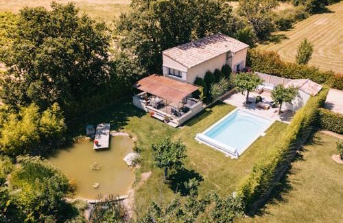 Saint-Saturnin-les-Apt House | Experience Oceanfront Bliss at L'ancien poulailler
